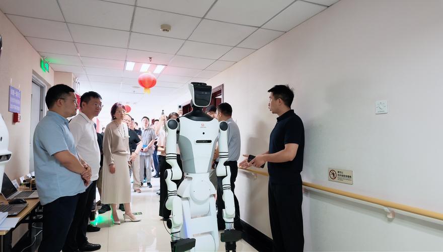 国家重点研发计划护理机器人项目在四季青敬老院通过中期检查